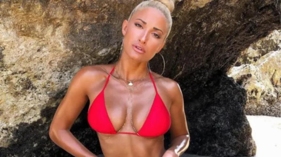 Με άψογο κορμί στον 4ο μήνα της εγκυμοσύνης της: – Η Ιωάννα Τούνη φοράει το μπικίνι της και προκαλεί ταραχή