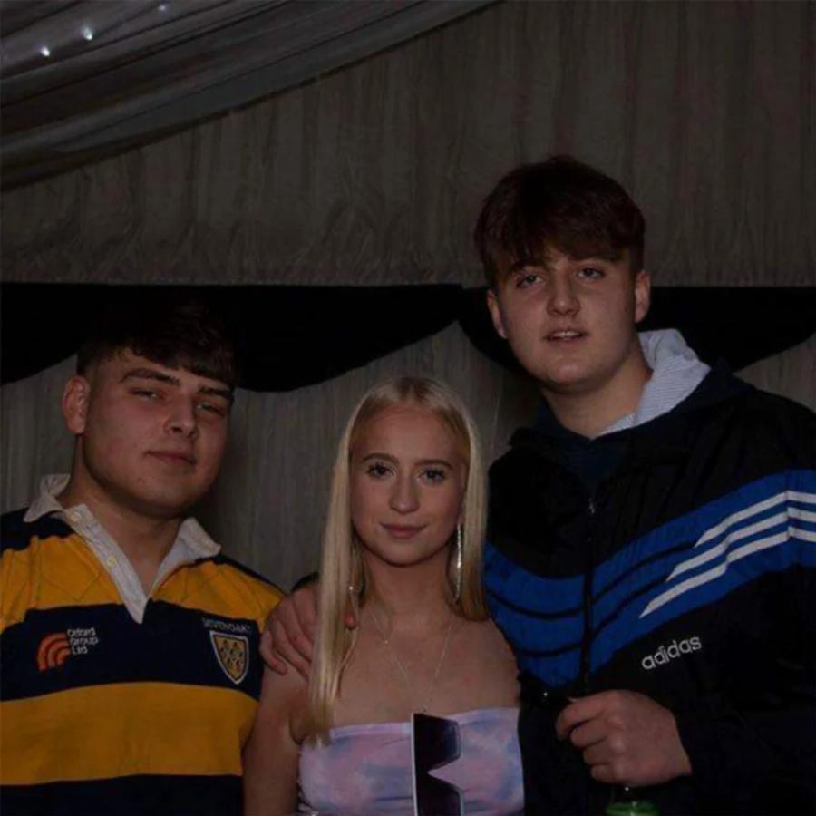 Τραγωδία με ελικόπτερο στα Σπάτα: «Σκουπίδια όσα γράφονται» λέει η αδερφή του 22χρονου – «Ψέμα» ότι γύρισε για να βγάλει selfie