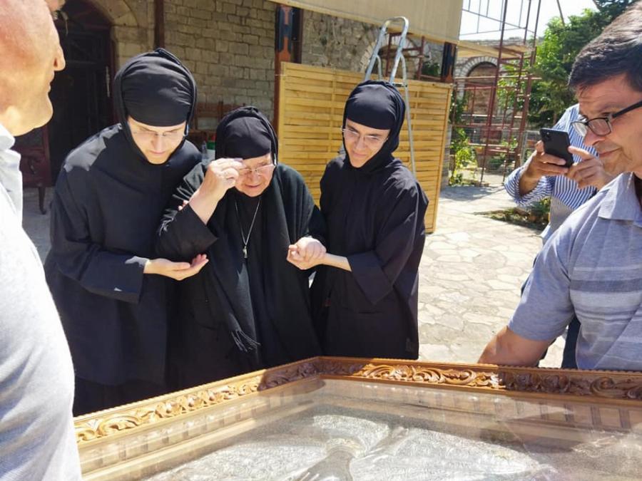 «Μην ξανακλάψεις έτσι, παιδί μου, επάνω στην εικόνα μου. Μου ράγισες την καρδιά!»