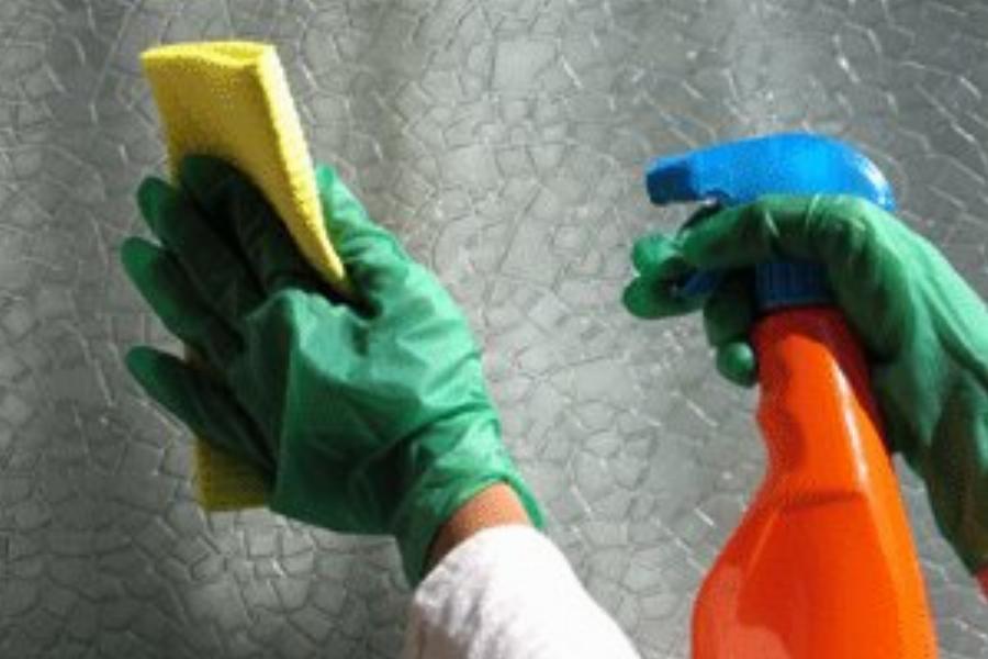 Θλίψη και θρήνος για την 34χρονη που άφησε την τελευταία της πνοή εξαιτίας αναθυμιάσεων από χλωρίνη και καθαριστικά