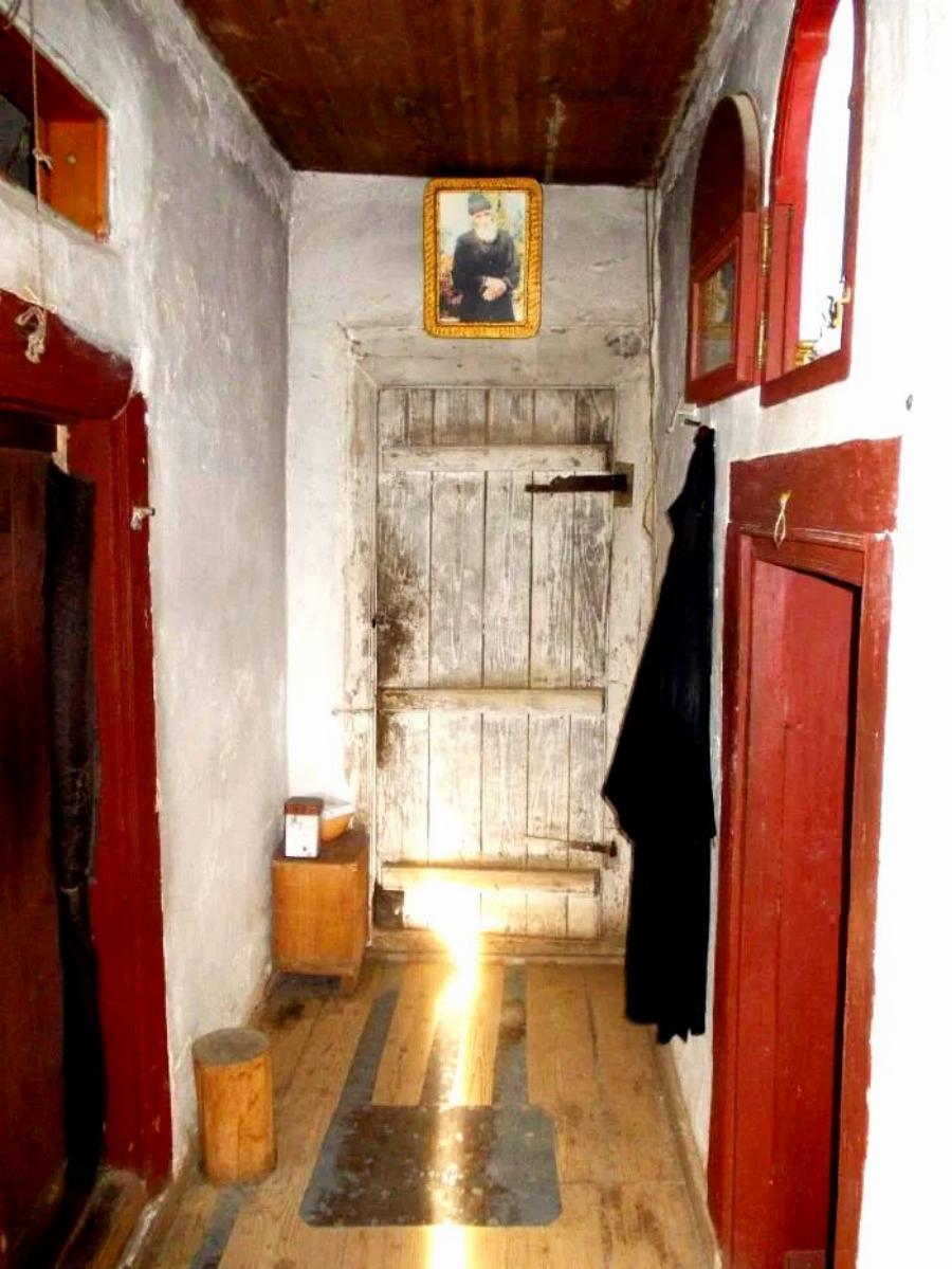 Άγιος Παΐσιος: Στο εσωτερικό του κελιού του στο Άγιο Όρος