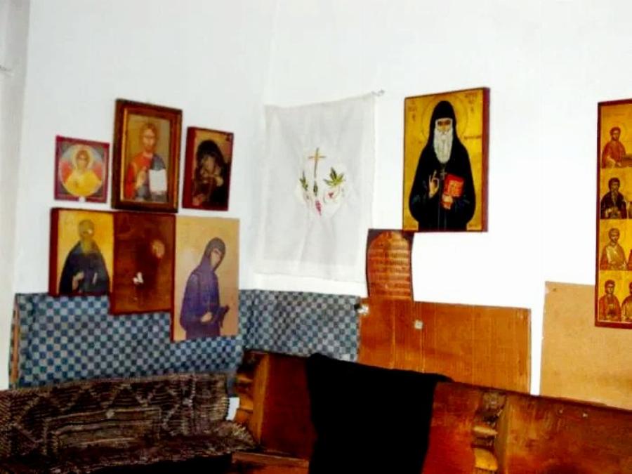 Άγιος Παΐσιος: Στο εσωτερικό του κελιού του στο Άγιο Όρος