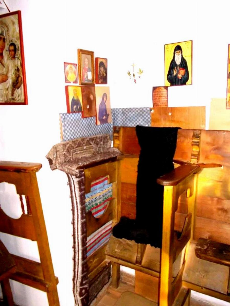 Άγιος Παΐσιος: Στο εσωτερικό του κελιού του στο Άγιο Όρος