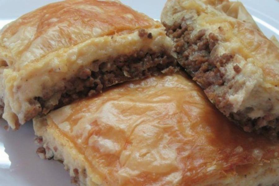 Κιμαδόπιτα από άλλο πλανήτη: Αφράτη και πληθωρική με μπεσαμέλ και φρέσκα υλικά – Το μυστικό κρύβεται στη συνταγή