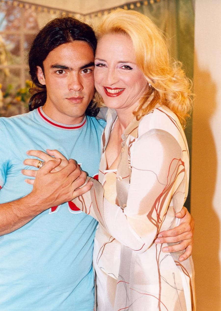 Θυμάστε την Μαίρη από το «10 Λεπτά Κήρυγμα»; – Δεν πάει ο νους σας ποιο μεγάλο ηθοποιό είχε για πατριό