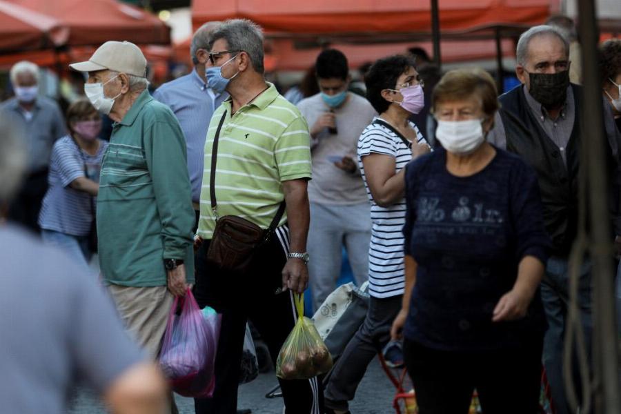 Πανδημία: Η επιτροπή των ειδικών θα εξετάσει την επαναφορά της μάσκας