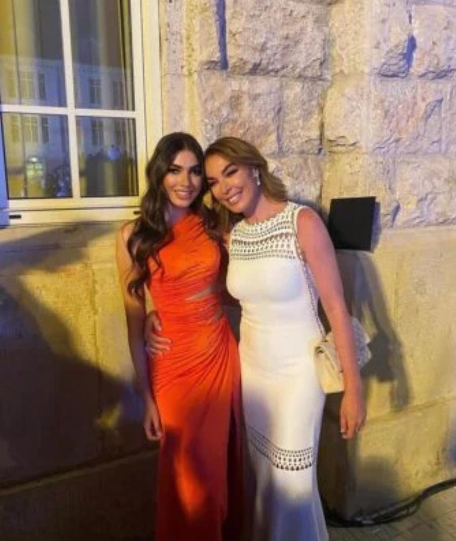 Κοστίζει όσο ένα αμάξι: Σούσουρο με την Τατιάνα Στεφανίδου και την τσάντα που κράτησε στην αποφοίτηση της κόρης της, Λυδίας