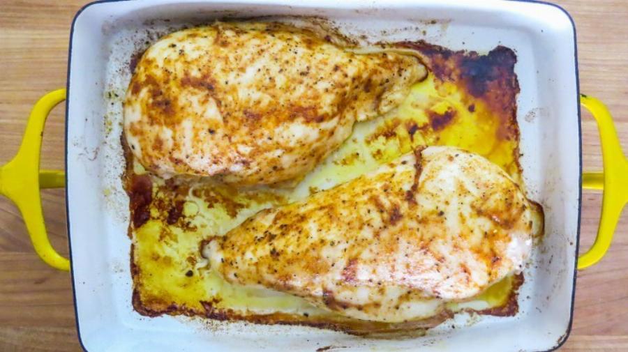 Δεν θέλει κόπο: Το απόλυτο μυστικό για να μαγειρέψετε το πιο ζουμερό και μαλακό κοτόπουλο που έχετε φτιάξει