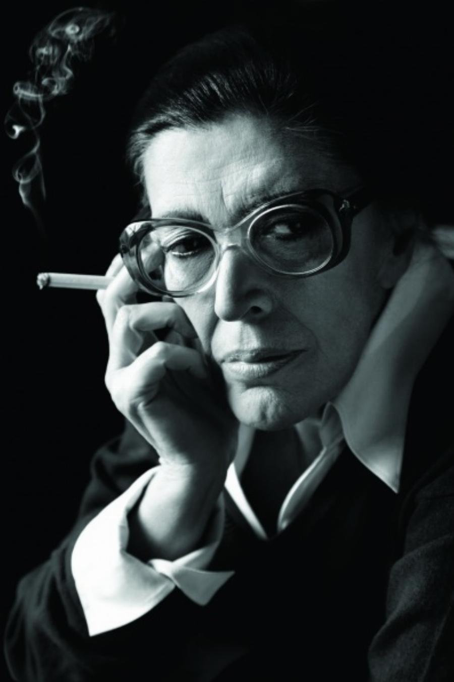 Ντίνα Κώνστα: Οι 17 επικές ατάκες της «Ντένης Μαρκορά» που έγραψαν ιστορία και έμειναν αξέχαστες