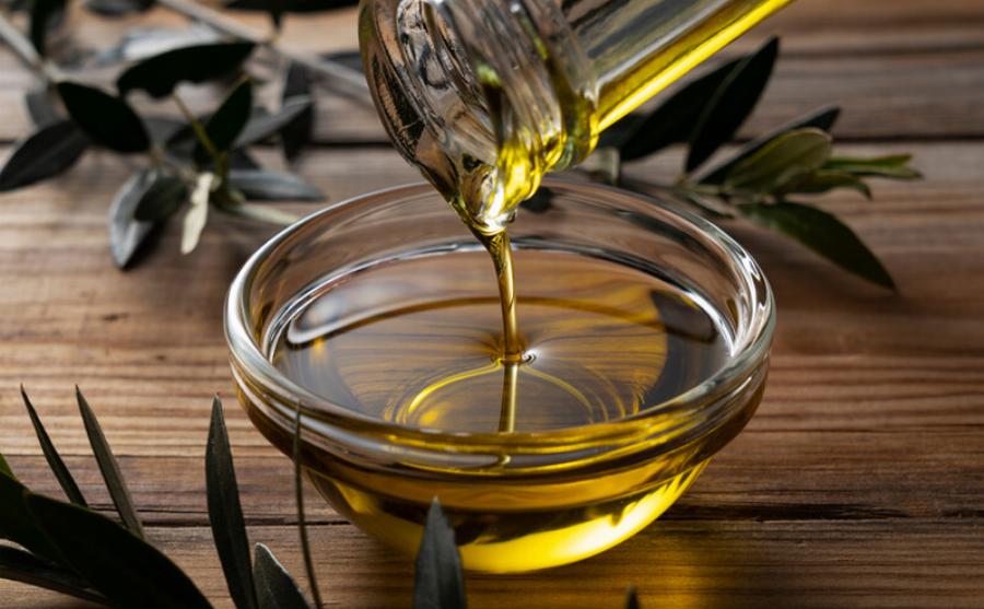 Δώστε βάση: Αφήνετε το ελαιόλαδο πάνω στο πάγκο της κουζίνας; Μεγάλο λάθος αυτή η κίνηση