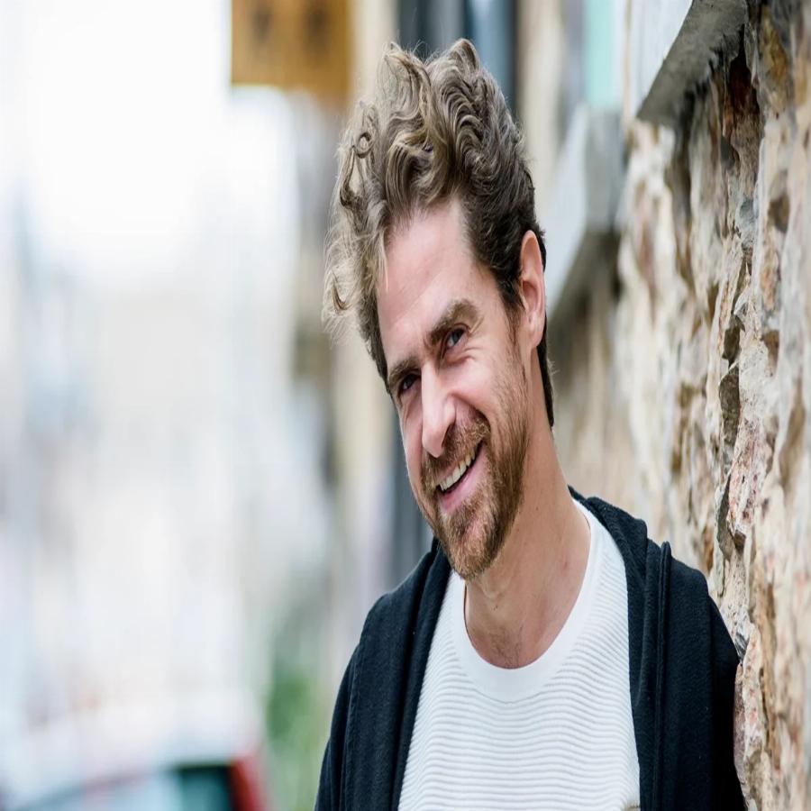 Δημήτρης Λάλος: Τα δύσκολα χρόνια στη Γερμανία, η απόφαση να γίνει ηθοποιός και η πανέμορφη σύζυγος του