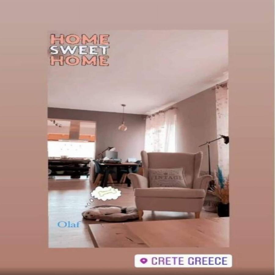 Βγαλμένο από παραμύθι με μεγάλο πράσινο κήπο: Το ονειρικό σπίτι που κατοικούν στις διακοπές τους Βάσω Λασκαράκη και Λευτέρης Σουλτάτος