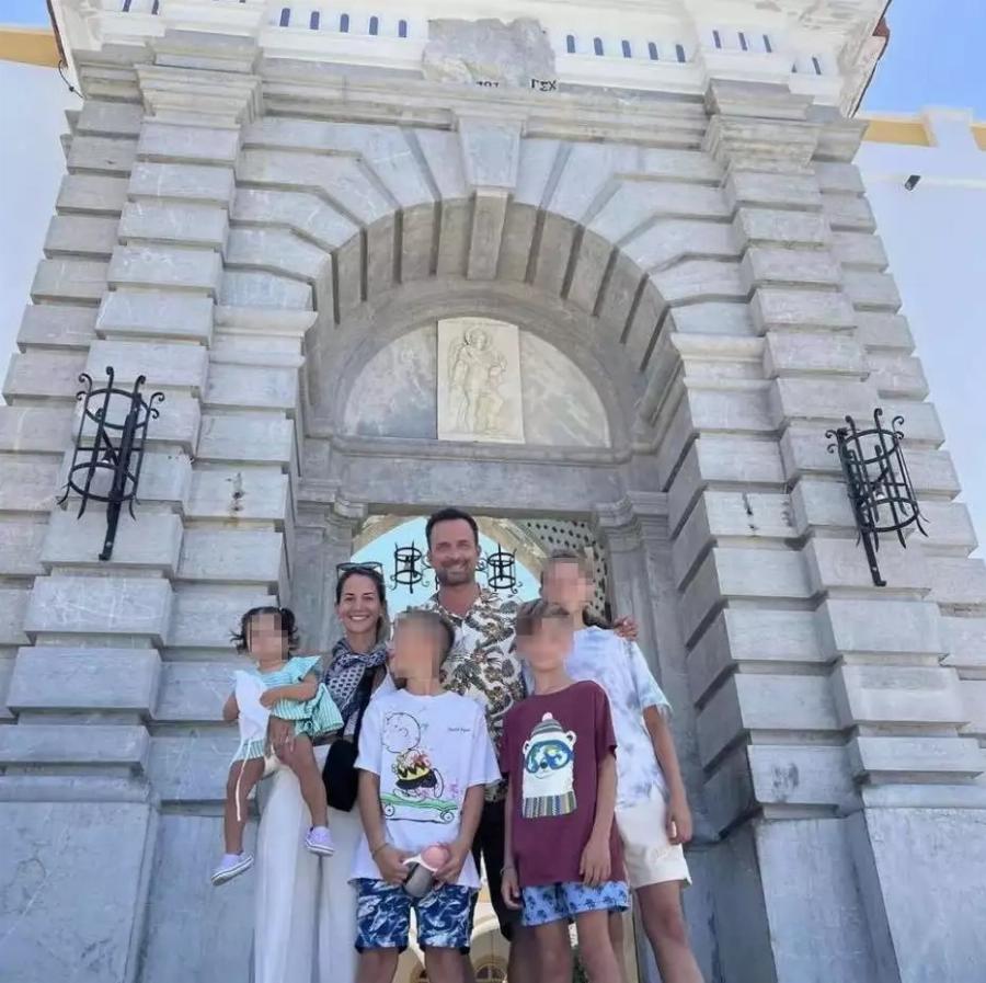 Καλοκαιρινή απόδραση με 4 παιδιά: Σε διακοπές ο Γιώργος Λιανός με τα παιδιά και την σύντροφό του