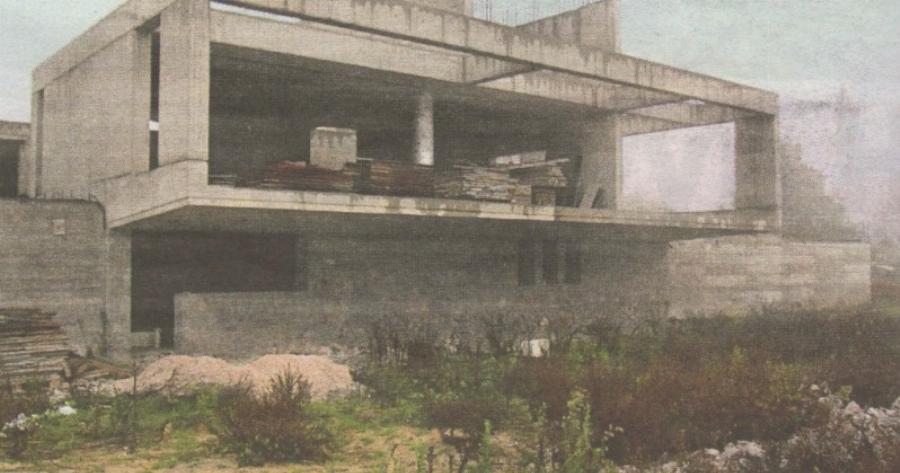 Ξεκίνησαν να το χτίζουν, το παράτησαν και κάηκε: Το πανέμορφο σπίτι που ετοίμαζαν Ζέτα Μακρυπούλια και Μιχάλης Χατζηγιάννης πριν χωρίσουν