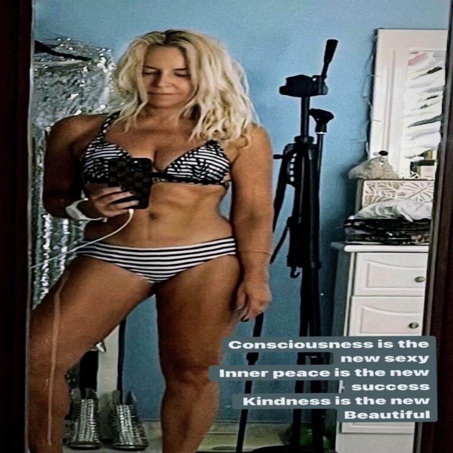 Σαγηνευτική η Μαρία Ανδρούτσου: Η αποκαλυπτική εμφάνιση στο instagram με μπικίνι που τους ξετρέλανε όλους