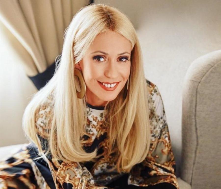 Το σπίτι – παλάτι της Μαρίας Μπακοδήμου: Η βίλα στην Εκάλη, τα μαύρα έπιπλα, ο τοίχος γεμάτος πίνακες και η μεγάλη κουζίνα