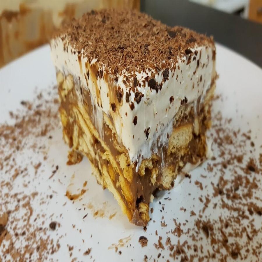 Ονειρικό με 3 κινήσεις: Αφράτο και δροσερό μπισκοτογλυκό ψυγείου – Έτοιμο σε 15 λεπτά