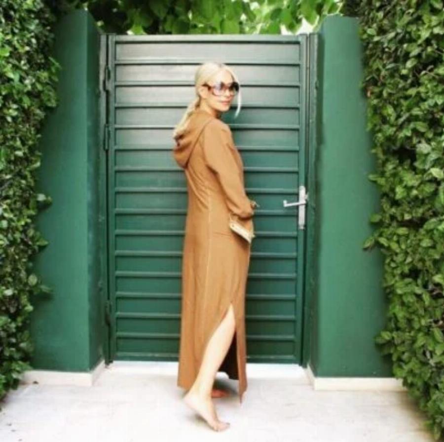 Σαν παλάτι: Μαύρο σαλόνι, πίνακες παντού, ονειρική κουζίνα – το πολυτελέστατο σπίτι της Μαρίας Μπακοδήμου στην Εκάλη