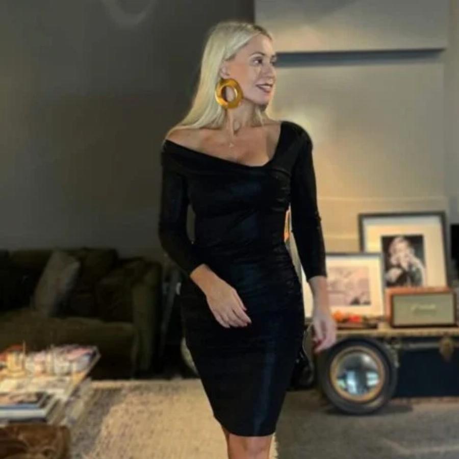 Σαν παλάτι: Μαύρο σαλόνι, πίνακες παντού, ονειρική κουζίνα – το πολυτελέστατο σπίτι της Μαρίας Μπακοδήμου στην Εκάλη