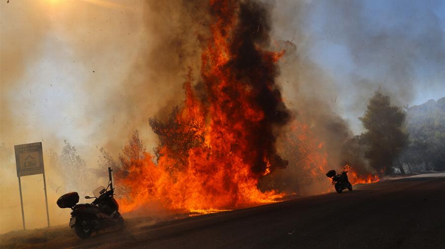 Φωτιά στα Μέγαρα: Οι πυροσβέστες άφησαν σημείωμα σε σπίτι που έσωσαν