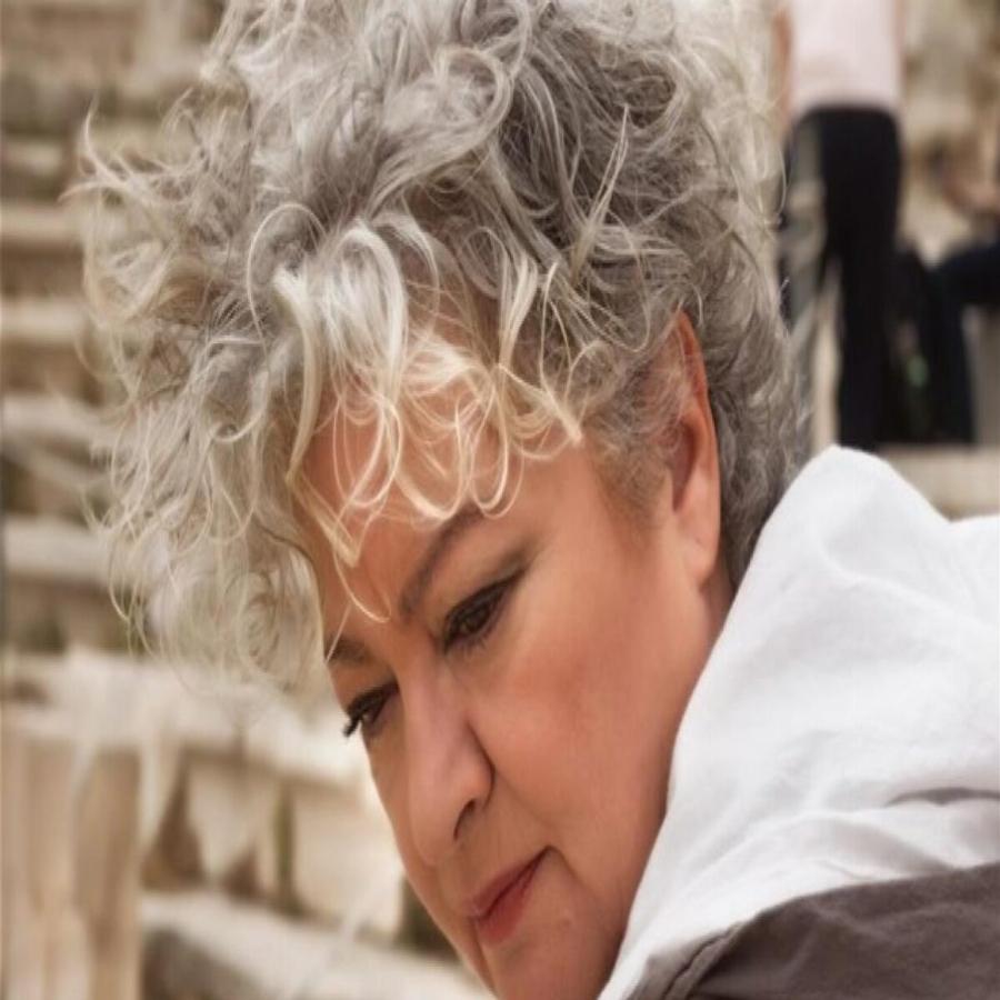 Τάνια Τσανακλίδου: Η πρώτη διαδήλωση, η σχέση για την οποία μετάνιωσε, το αυτοβιογραφικό τραγούδι και η περιπέτεια υγείας που την άλλαξε