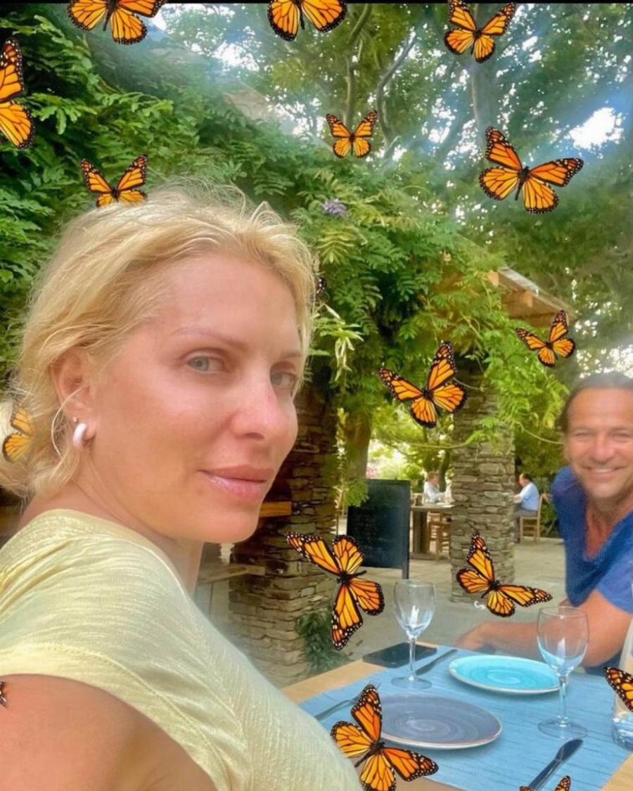 Γεμάτη περηφάνεια η Ελένη Μενεγάκη: Η φωτογραφία που έγινε viral, η απάντηση σε follower για τον Μάκη Παντζόπουλο και τα φιλάκια