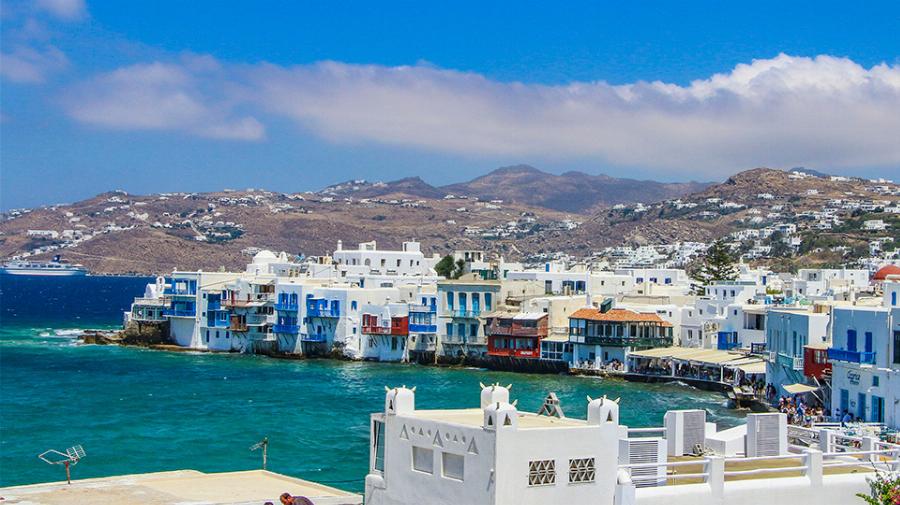 Ούτε Μύκονο, ούτε Σαντορίνη: Η ομορφότερη πισίνα του κόσμου βρίσκεται στην Ελλάδα αλλά όχι εκεί που περίμενες