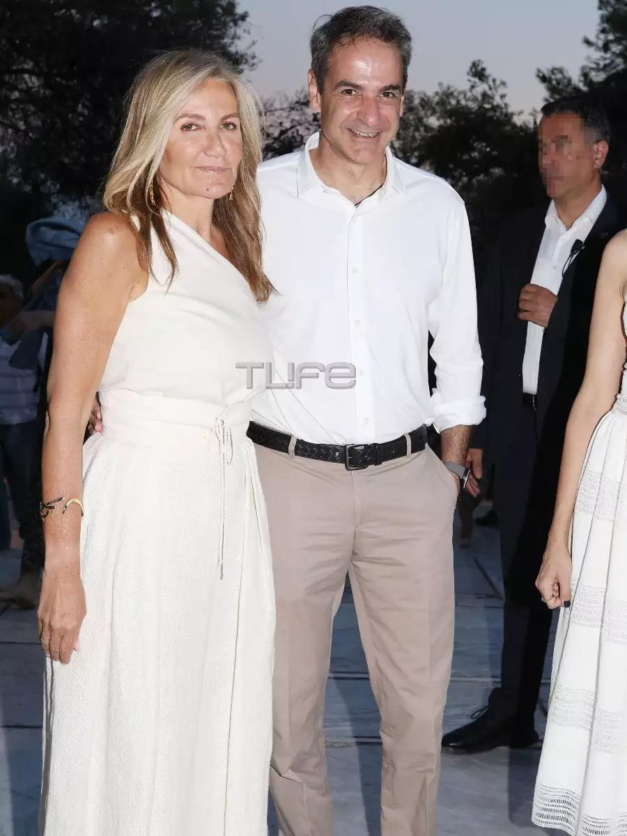 Μαρέβα Μητσοτάκη: Πιο λαμπερή από ποτέ στο Ηρώδειο με αρχαιοελληνική εμφάνιση μαζί με τον Κυριάκο