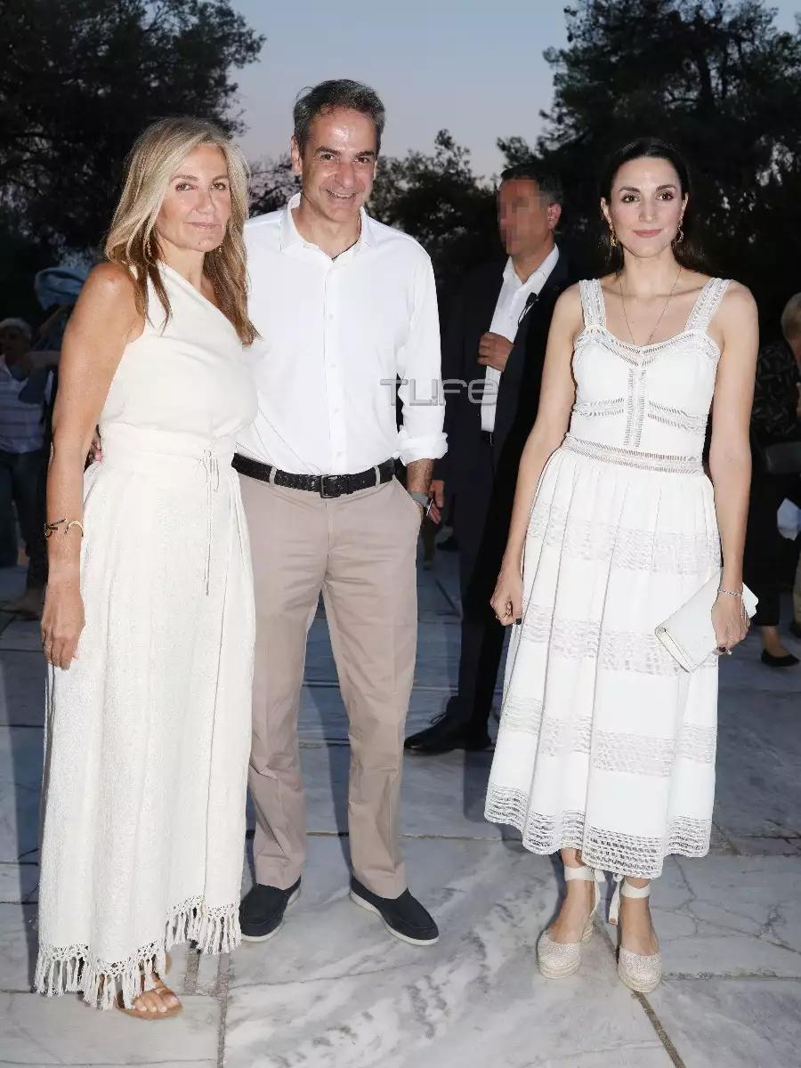 Μαρέβα Μητσοτάκη: Πιο λαμπερή από ποτέ στο Ηρώδειο με αρχαιοελληνική εμφάνιση μαζί με τον Κυριάκο