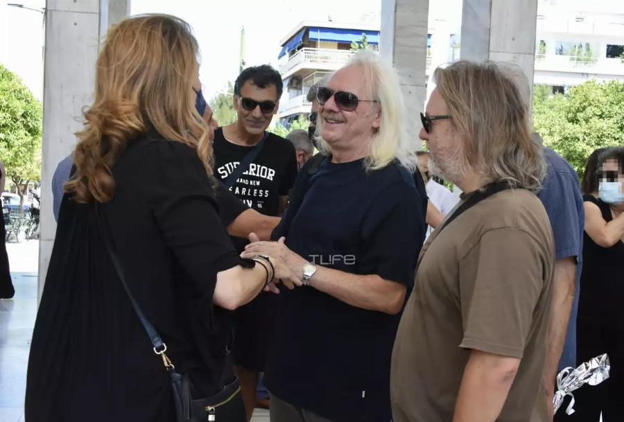 Βαρύ το κλίμα στο ετήσιο μνημόσυνο του Τόλη Βοσκόπουλου στο Α’ Νεκροταφείο Αθηνών