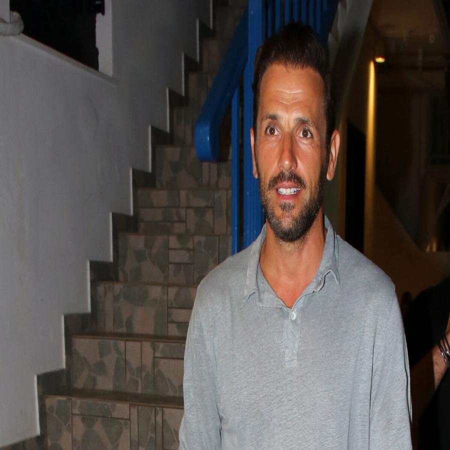 Διατηρείται σε εξαιρετική φόρμα: Ο Νίκος Βέρτης για βουτιές στη Μύκονο