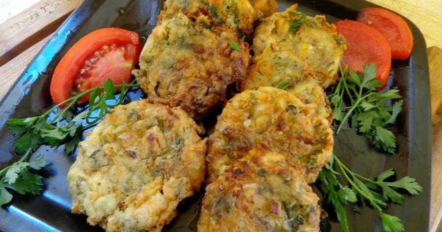 Όπως στη ταβέρνα: Οι πιο λαχταριστοί και ζουμεροί κολοκυθοκεφτέδες με πατάτα στο φούρνο για να γίνουν ελαφριοί