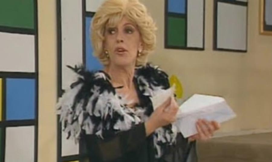 Ντίνα Κώνστα: Οι 17 επικές ατάκες της «Ντένης Μαρκορά» που έγραψαν ιστορία και έμειναν αξέχαστες