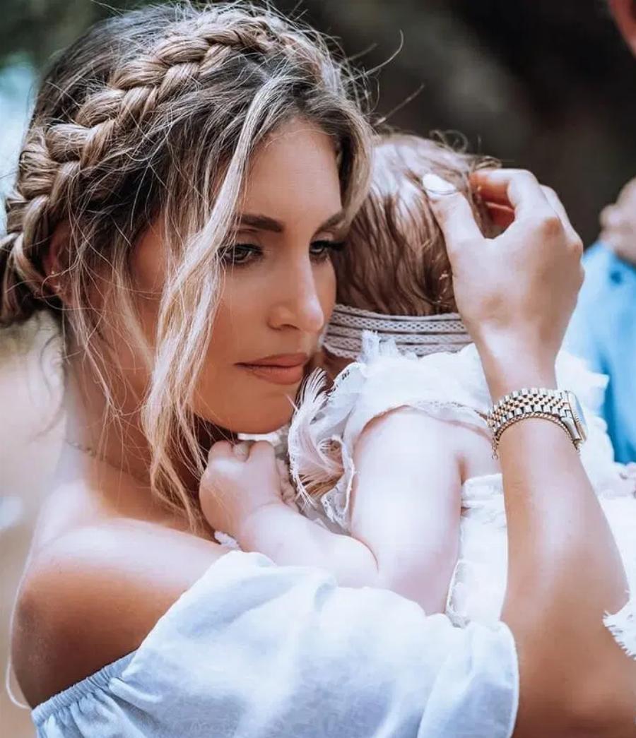 Αρχόντισσα η Αθηνά Οικονομάκου: Χόρεψε ζεϊμπέκικο και έμειναν όλοι άφωνοι