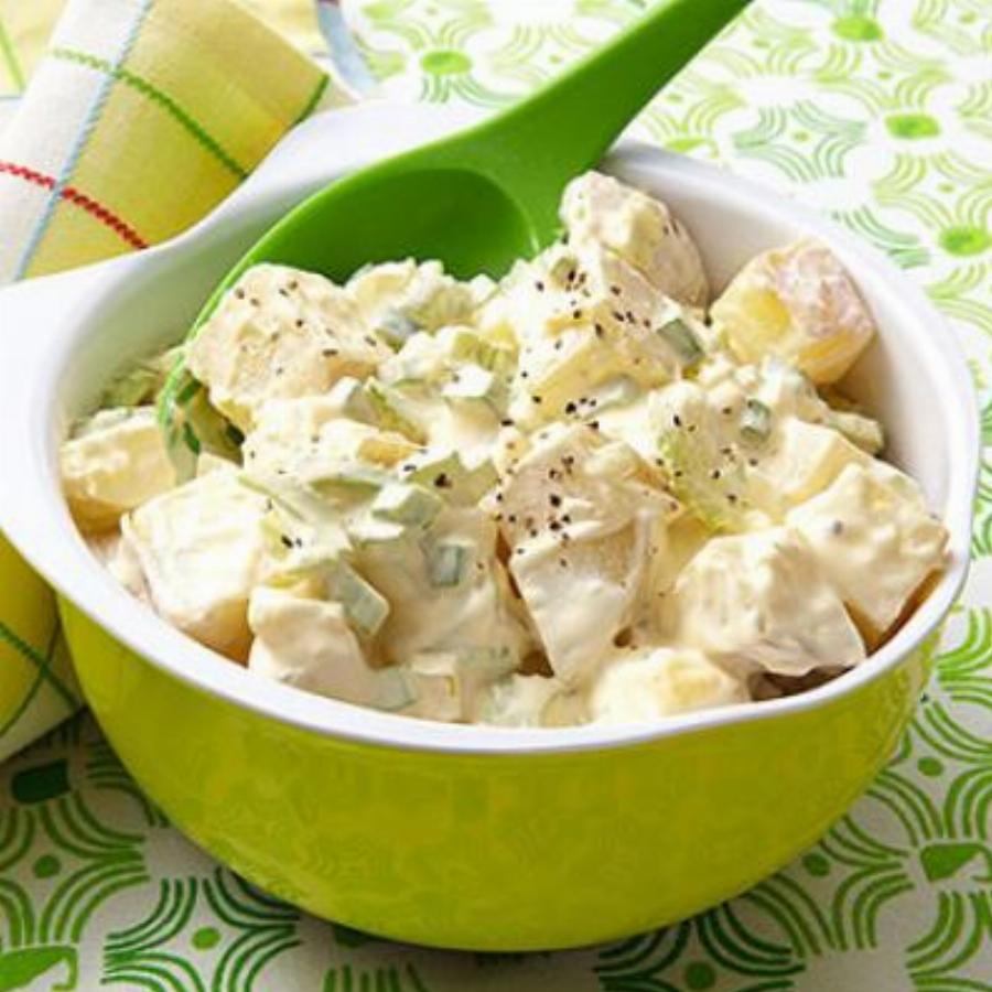 Το απόλυτο καλοκαιρινό γεύμα: Πατατοσαλάτα, ελαφριά και δροσερή για τις ημέρες του καύσωνα