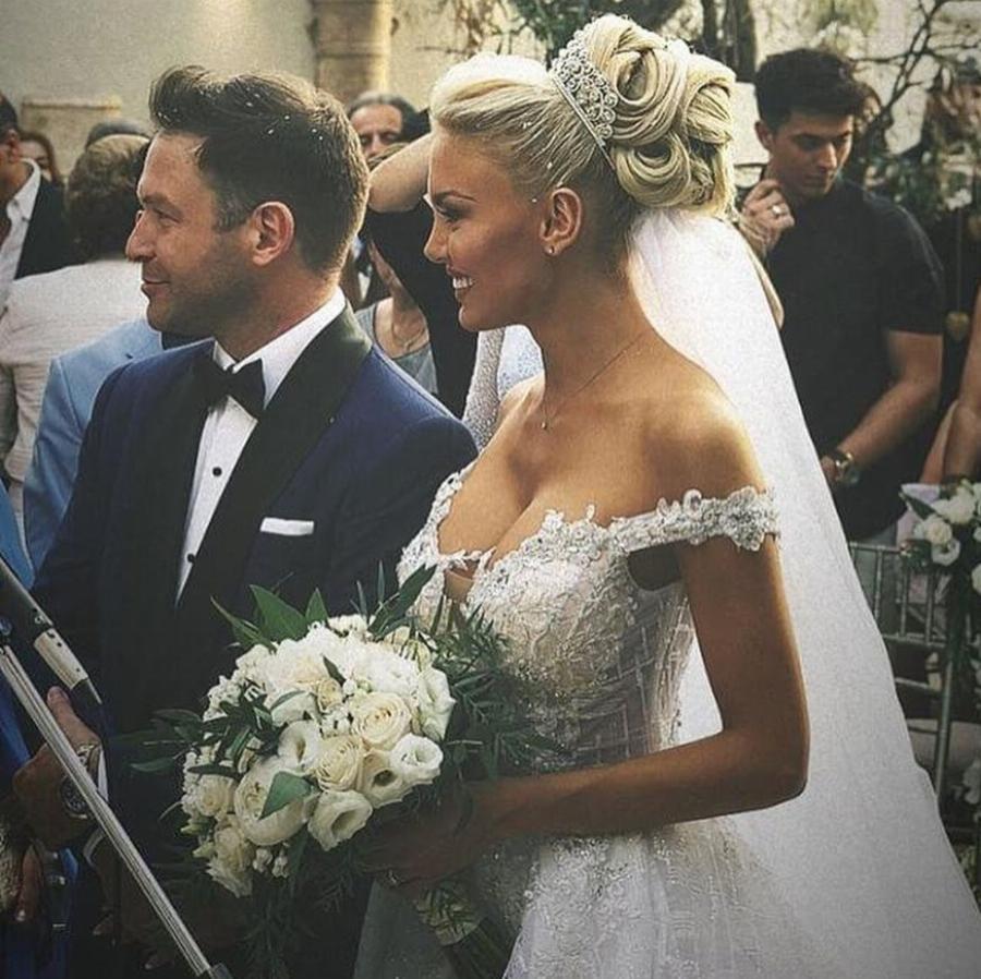 Πολύ πιο πριν από τον Στάθη Σχίζα: Τα σπάνια στιγμιότυπα από τον λαμπερό γάμο της Αλεξάνδρας Παναγιώταρου με τον Αριστομένη Γιαννόπουλο