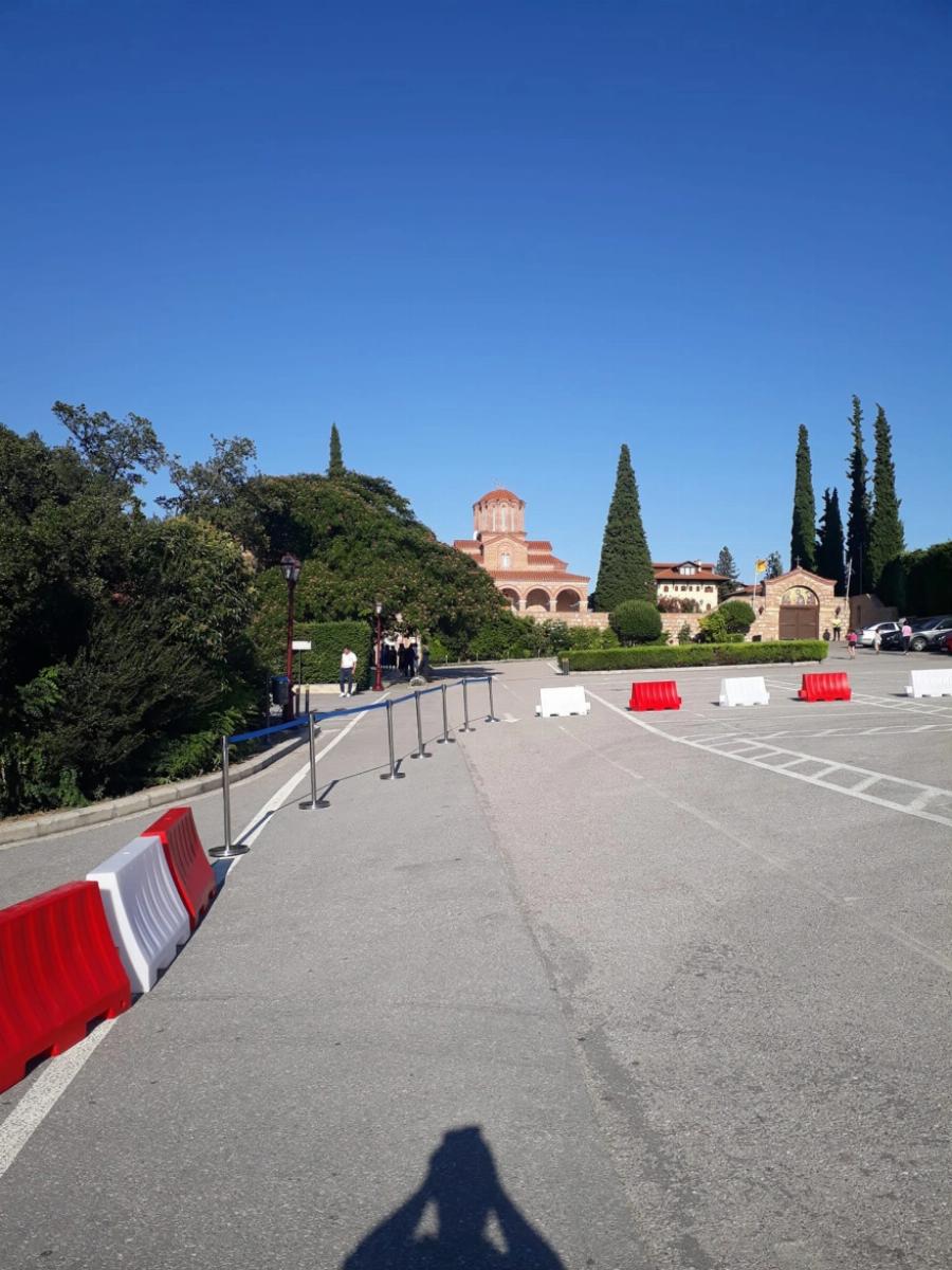 Άγιος Παΐσιος: Λαοθάλλασα κόσμου στον τάφο του Αγίου στην Θεσσαλονίκη