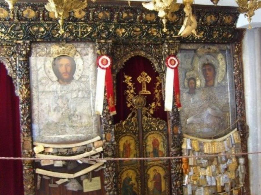 Το εκκλησάκι που δεσπόζει μέσα σε μια σπηλιά: Παναγία Σπηλιανή