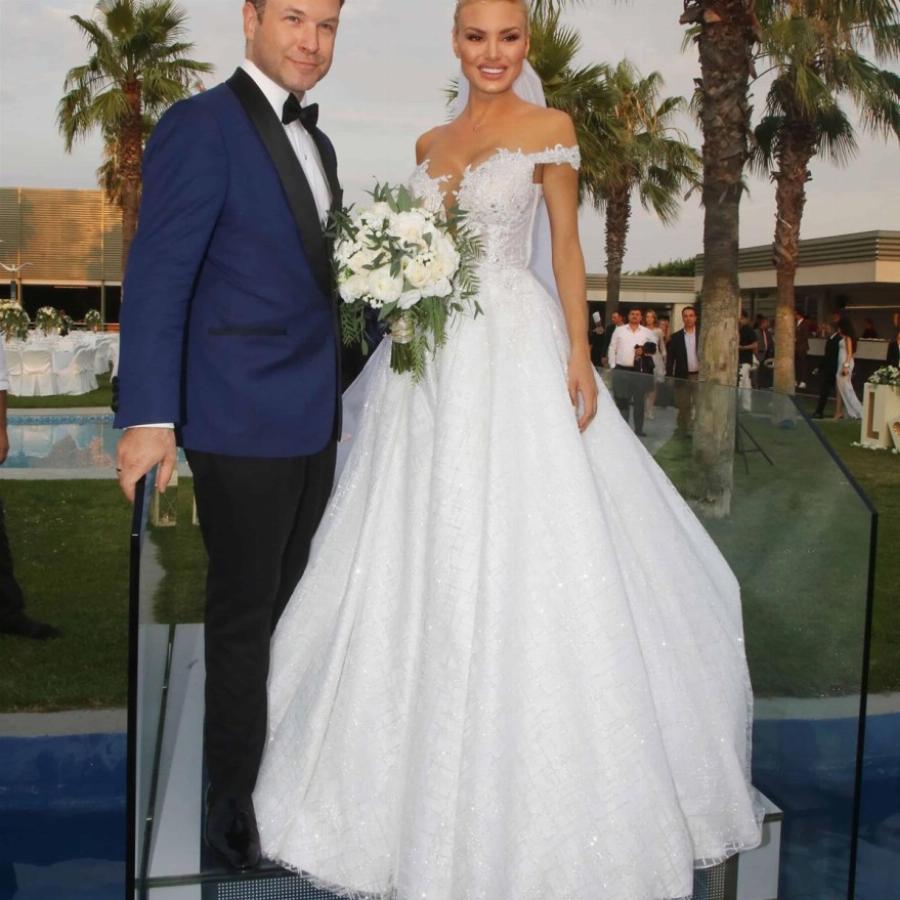 Πολύ πιο πριν από τον Στάθη Σχίζα: Τα σπάνια στιγμιότυπα από τον λαμπερό γάμο της Αλεξάνδρας Παναγιώταρου με τον Αριστομένη Γιαννόπουλο