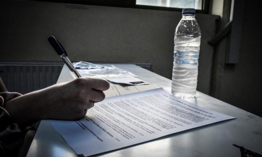 «Μανούλα µου, χαµογελά η καρδιά µου»: Εργαζόμενη μαμά 4 παιδιών αφήνει το απορριματοφόρο μετά από χρόνια και πάει πανεπιστήμιο