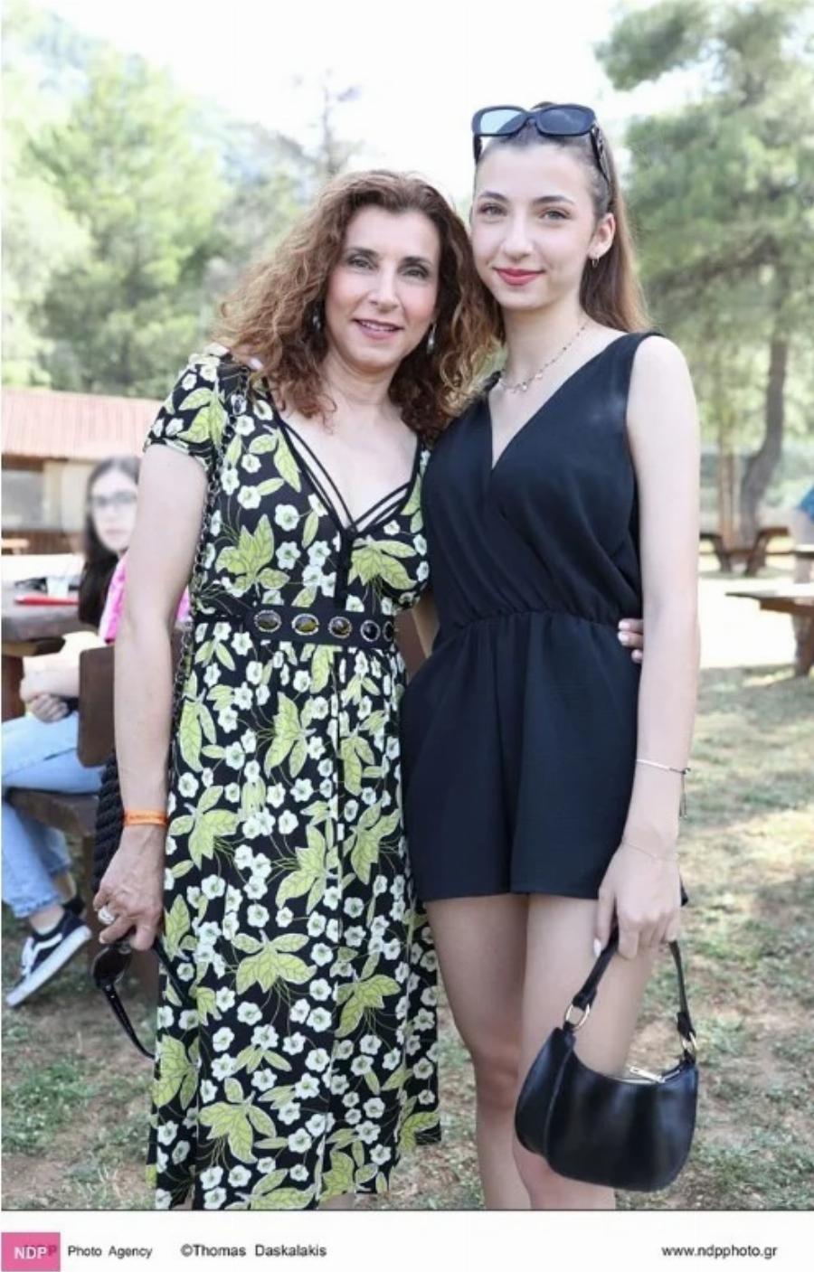 Κούκλα και «κλώνος» της μαμάς της: Η κόρη της Μαρίας Παπαλάμπρου έκλεισε τα 17 και είναι μία εντυπωσιακή δεσποινίδα