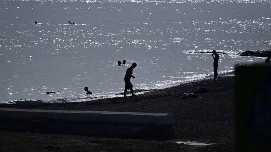 Το υπουργείο υγείας προειδοποιεί: Oι 12 ακατάλληλες ακτές στην Αττική για κολύμβηση