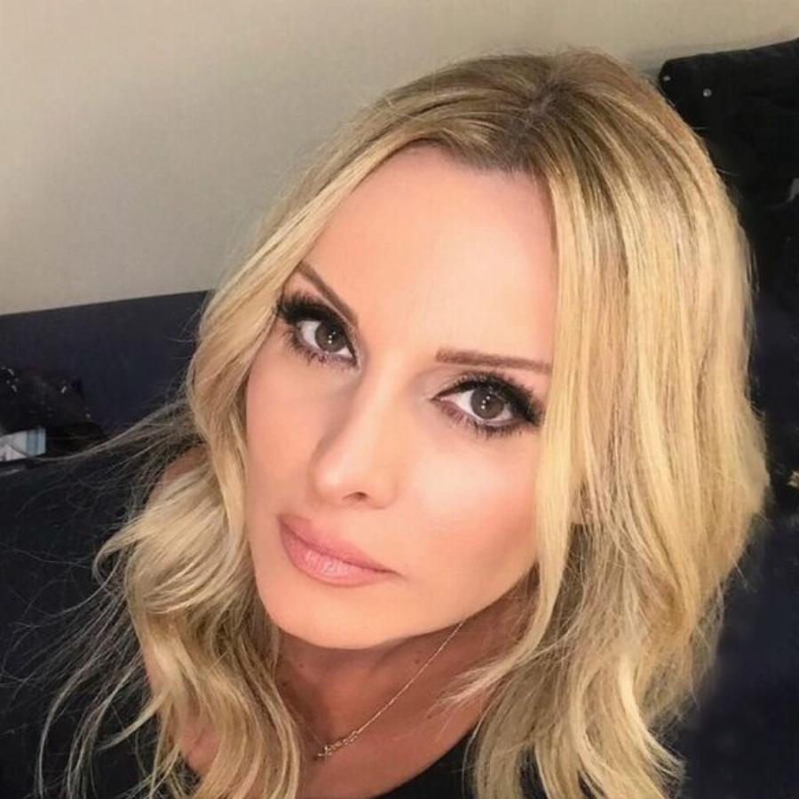 Μοιάζουν σαν δύο σταγόνες νερό: Η Πέγκυ Ζήνα μας έδειξε για πρώτη φορά την κόρη της και είναι ολόιδια η μητέρα της