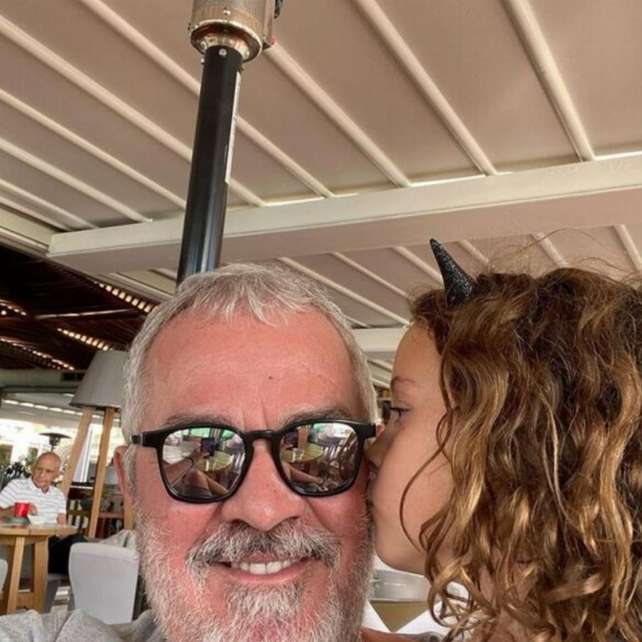 Μοιάζουν σαν δύο σταγόνες νερό: Η Πέγκυ Ζήνα μας έδειξε για πρώτη φορά την κόρη της και είναι ολόιδια η μητέρα της