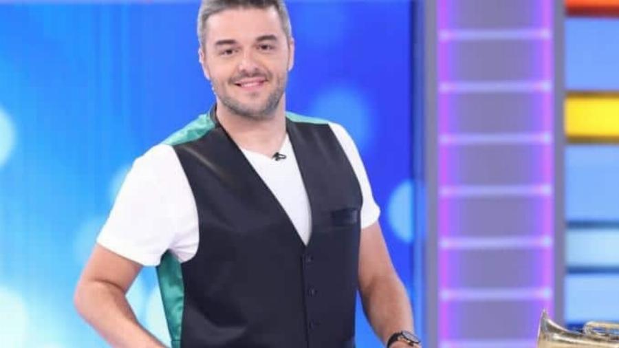 Μοιάζουν σαν δύο σταγόνες νερό: Αυτός είναι ο αξιολάτρευτος γιος του Πέτρου Πολυχρονίδη, ο Ορέστης