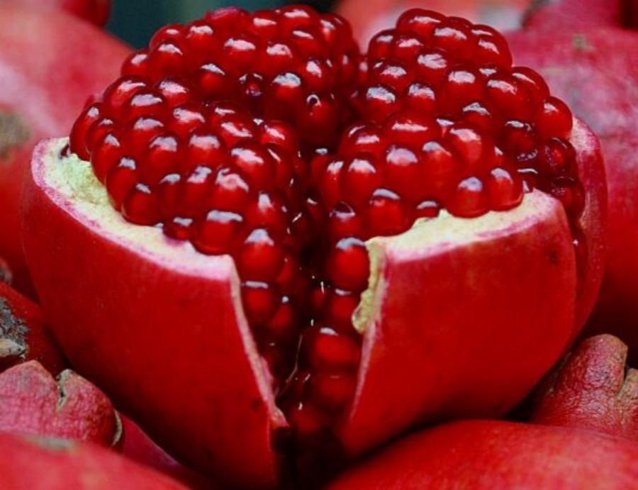 Ρόδι: Έχει αντικαρκινική δράση, προκαλεί κατακόρυφη αύξηση στα επίπεδα της «ορμόνης του σεξ» και διαθέτει αντιαλλεργικές ιδιότητες