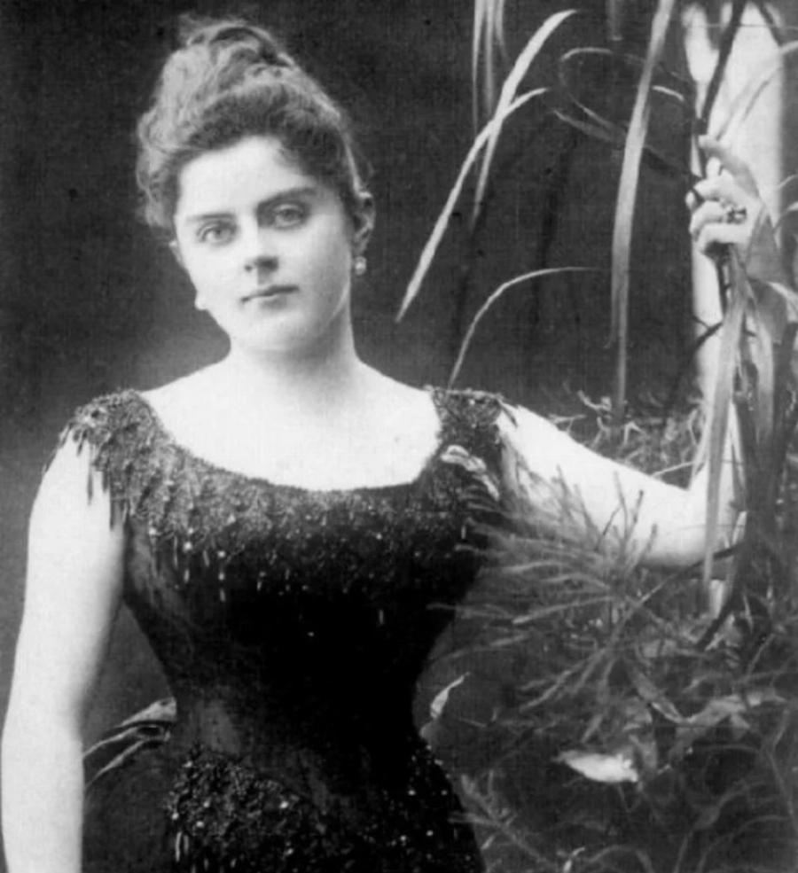 Πριγκίπισσα Σίσσυ: Η μελαγχολική αυτοκράτειρα, η τραγική ιστορία της, ο θάνατος του γιου της και ο άδοξος θάνατός της