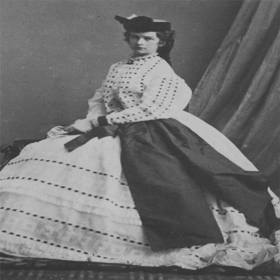 Πριγκίπισσα Σίσσυ: Η μελαγχολική αυτοκράτειρα, η τραγική ιστορία της, ο θάνατος του γιου της και ο άδοξος θάνατός της