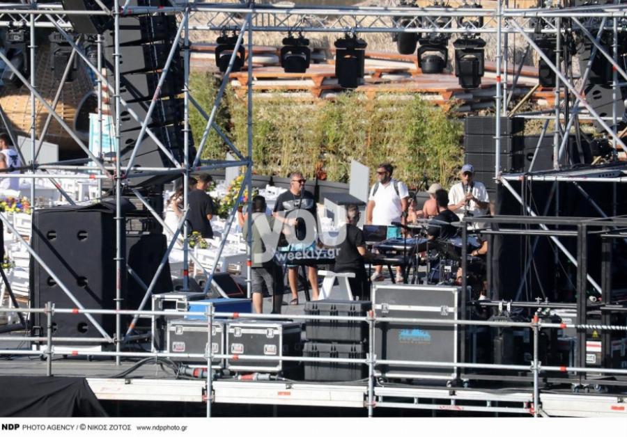 Τρελό γλέντι στην Μύκονο για διάσημους: Ξεσάλωσαν στην συναυλία του Ρέμου, Σπανούλης και Χοψονίδου