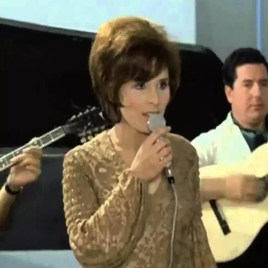 Τραγωδία για τη Ρένα Κουμιώτη: Νεκρός ξαφνικά ο γιος της, δεν μπόρεσε να πάει στην κηδεiα του